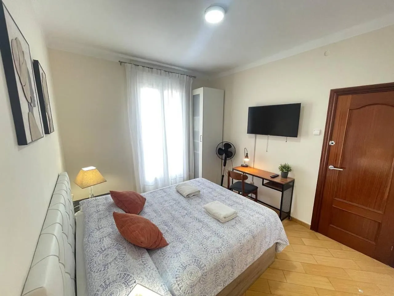 לינה וארוחת בוקר ברצלונה Acogedoras Habitaciones En Valencia