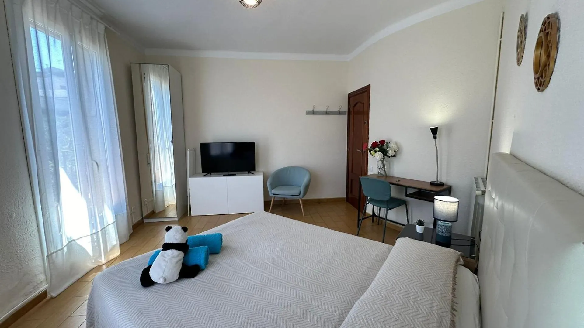 לינה וארוחת בוקר ברצלונה Acogedoras Habitaciones En Valencia ספרד