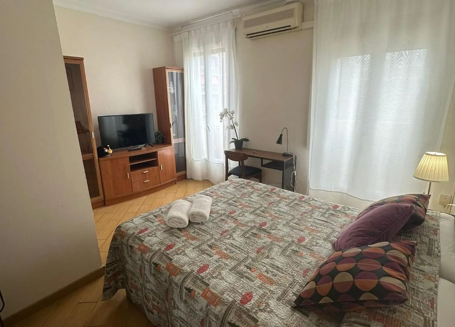 לינה וארוחת בוקר ברצלונה Acogedoras Habitaciones En Valencia ספרד